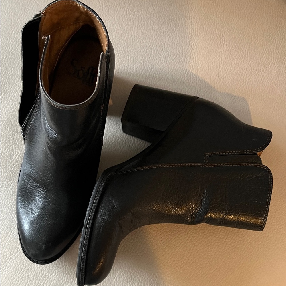 Sofft Women's Elegant Black Ankle Booties